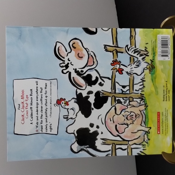 Giggle, Giggle, Quack by Doreen Cronin. Illustrations by Betsy Lewin - Picture 2 of 3